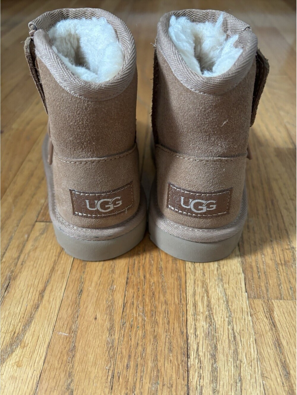 UGG kids size 9 new - - Picture 3 of 5